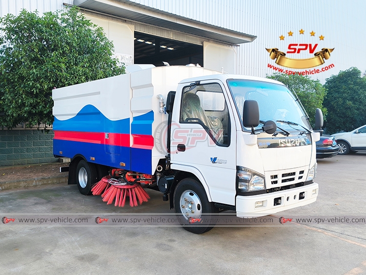 Road Sweeper Truck ISUZU - Right Front Side View